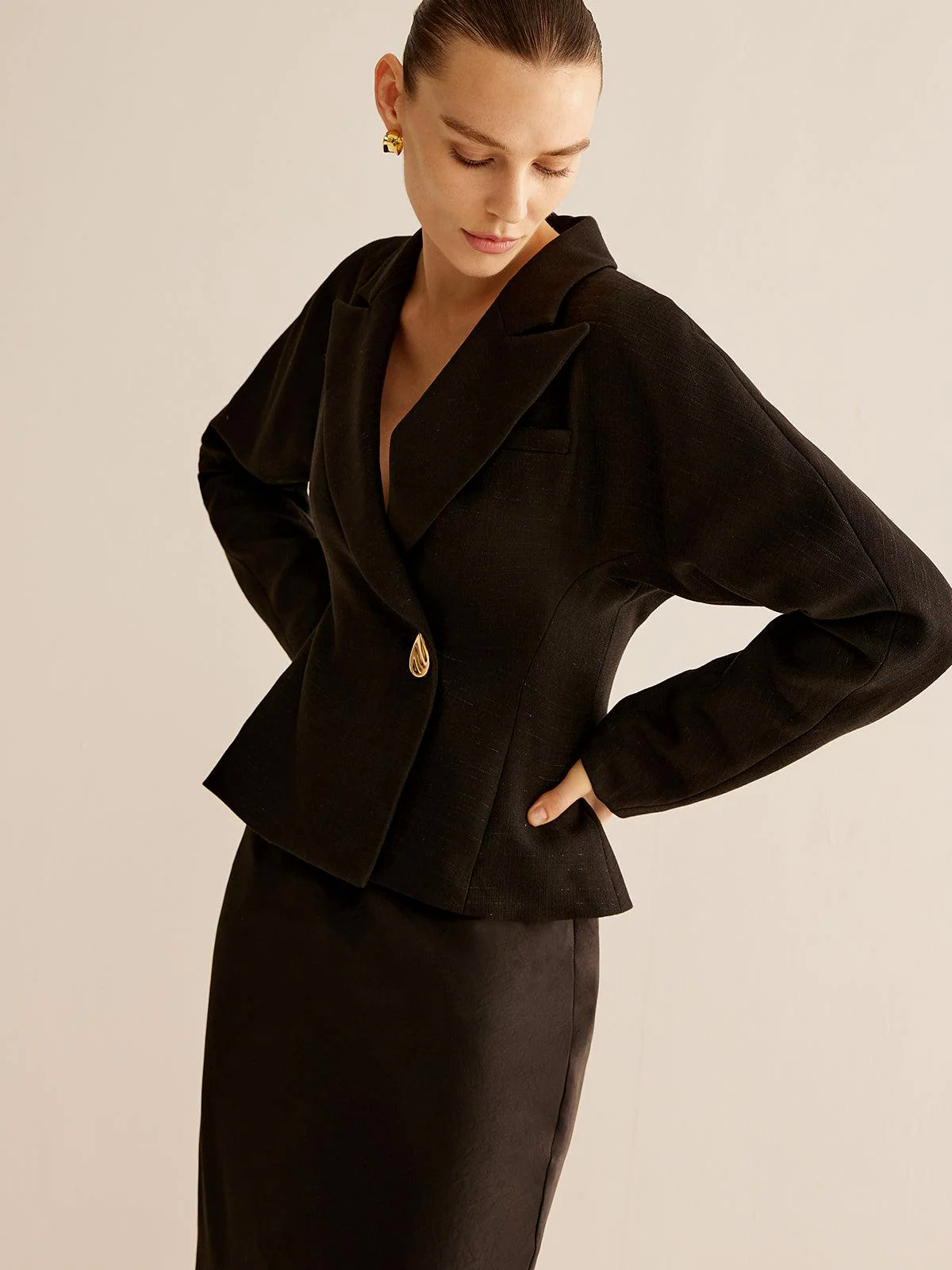 Golden Glossy-Button Lapel Slim Blazer